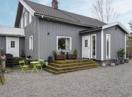 Nice Home In Strömstad With Wifi，位于斯特伦斯塔德的酒店
