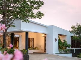 Lohono Stays Villa Bamboo Breeze，位于肯达拉的酒店