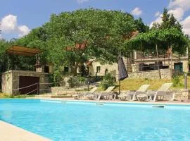 4 Bedroom Cozy Home In Otok