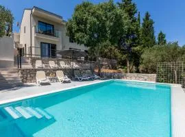 4 Bedroom Amazing Home In Kremena