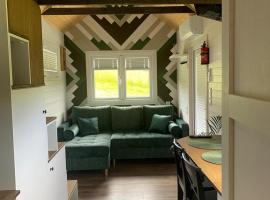 Domki Krynica Zdrój, Leśna Przystań - Tiny House na stoku，位于克雷尼察的酒店