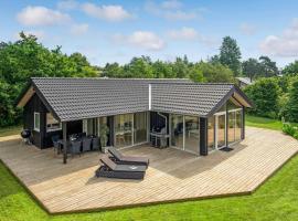 Nice Home In Jægerspris With Kitchen，位于Jægerspris的酒店