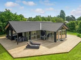 Nice Home In Jægerspris With Kitchen
