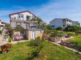 3 Bedroom Amazing Apartment In Jasenice