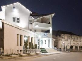 Hotel Amana Inn，位于坎皮纳的酒店