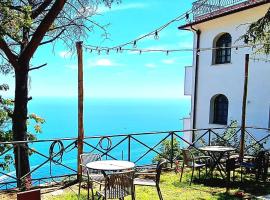 Villa Blu Costiera，位于阿马尔菲的自助式住宿