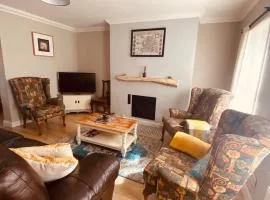Cosy 3 bedroom townhouse with wood pellet stove!