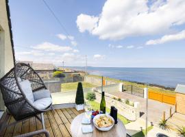 Aurora House Hot Tub & Sea View，位于巴基的酒店