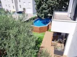 Maslina House - Family Apartment 2 with Pool