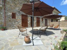 Casale Conti，位于卡斯特拉巴特的带停车场的酒店