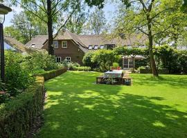 Hoeve bij Vosselen，位于阿斯滕的酒店