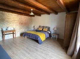 Chez Odette chambre Erable et Glycine，位于Esnoms-au-Val的酒店
