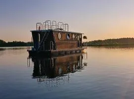 Svencele Boats laivai-namai kuriems nereikia laivavedžio teisių