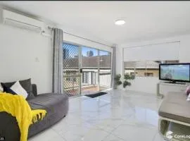 Stylish & Modern 2 bedroom Escape