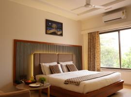 Hotel Ganpati Palace Shirdi Newly Renovated，位于舍地的酒店