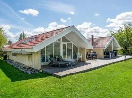 Lovely Home In Dronningmølle With Kitchen