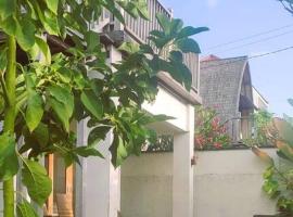 Villa Kenken - 2 Bedrooms villa close to Keramas Surfing Beach，位于克拉玛斯的酒店