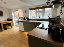 Penny Black Apartment, Kington，位于金顿的酒店