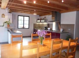Gîte L'Hirondelle, 2/4 personnes à Oultet，位于Saint-Julien-du-Tournel的酒店