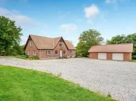 Four-Bedroom Holiday Home In Grenaa