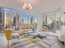 Stunning 2 BD in heart of Toronto with Parking