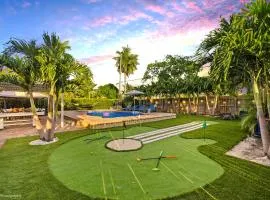 Coastal Paradise 7 min to Beach with Game Room Mini Golf and Heated Pool