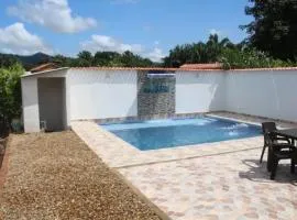 Casa vacacional en Carmen de Apicala con piscina