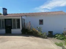 Comfortable house with sea view in Sao Roque do Pico