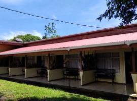 Hotel Toños，位于Aguas Zarcas的酒店