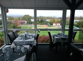 Hotel Jesenice，位于Jesenice的酒店