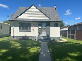 Spotless 4 Bedrooms 4 Beds Sleep 8 in Winnipeg，位于温尼伯的别墅