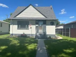 Spotless 4 Bedrooms 4 Beds Sleep 8 in Winnipeg