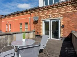 Attic Style 2 Bed Duplex Apartment With Rooftop Patio Belfast