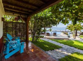 Casa Manzanillo - Sunset Room - Ocean Front Room at Exceptional Beach Front Location，位于特隆戈内斯的酒店