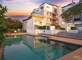Ettalong Beach - Poolside Luxury，位于艾塔龙海滩的公寓