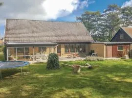 4 Bedroom Amazing Home In Falsterbo