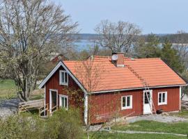 Lovely Home In Valdemarsvik With Lake View，位于瓦尔德马什维克的酒店