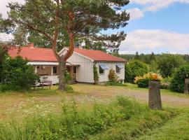 Nice Home In Säffle With House A Panoramic View，位于赛夫勒的酒店