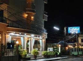 Ritzy House Hotel，位于春蓬的酒店