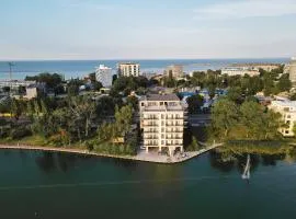 Solid Magic Apart Hotel