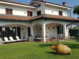 Casa Caginia 300mqgiardinopalestra e biliardo，位于Tigliole的酒店