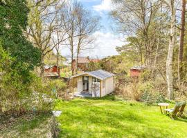 1 Bedroom Awesome Home In Frillesås，位于Frillesås的酒店