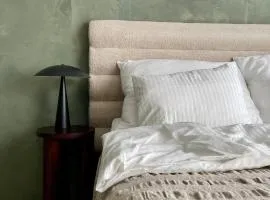 Home Suites - Boutique apartment in city centre - Free parking