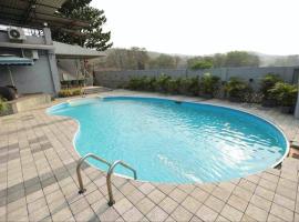 Jumbo pool villa, Ambernath，位于Ambernath的酒店