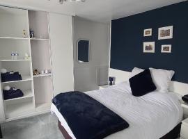 Sycamore House，位于Lauri&egrave;re的带热水浴缸的酒店