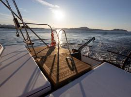 Upupa Sailing a Night Onboard!，位于波尔图圣保罗的船屋