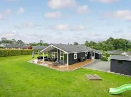 Four-Bedroom Holiday Home In Aabenraa