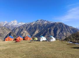 Grand Auli Camps，位于乔斯希马特的酒店