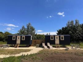 Shepherds Hut near Brackley - Walltree House，位于布拉克利的酒店