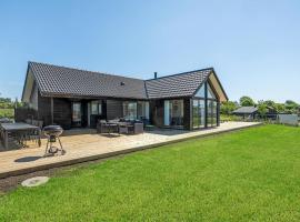 4 Bedroom Nice Home In Odder，位于欧德尔的酒店